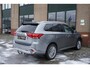 Mitsubishi Outlander 2.4 PHEV Instyle Schuifdak|Adaptieve cc|Trekhaak|Volleer|Stuurverwarming|Stoelverwarming|EL.Achterklep|Dodehoek|
