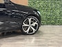 Volvo XC60 T8 AWD Recharge Ultra Dark Luchtvering | Trekhaak | 360° Camera | 455pk | Head-Up Display | Harman Kardon | Adaptieve Cruise Control | Stoelverwarming voor+achter | Stuurwielverwarming | Schuifdak | Full LED Meesturende koplampen | Pilot Assist | BLIS Dode Hoek Detectie | Elektrische voorstoelen geheugen | Lederen bekleding | Zitting verlenging voorstoelen | Lederen dashboard | 21 Inch | Google Infotainment | Keyless Drive | Parkeersensoren voor+achter | Privacy Glass | Elektrisch bedienbare achterklep | DAB Radio | Apple Carplay/Android Auto | Alarm Klasse III | Draadloos telefoon opladen | Volvo On Call met mobiele App functie | Onyx Black Metallic |