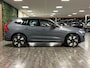 Volvo XC60 T6 AWD Recharge Ultimate Ultra Dark Harman Kardon | Head-Up Display | Adaptieve Cruise Control | Standkachel met Volvo On Call App | Stoelverwarming voor+achter | Stuurwielverwarming | Schuifdak | Full LED Meesturende koplampen | Pilot Assist | BLIS Dode Hoek Detectie | Parkeercamera | Elektrische voorstoelen geheugen | Lederen bekleding | Zitting verlenging voorstoelen | Lederen dashboard | Google Infotainment | Keyless Drive | Parkeersensoren voor+achter | Elektrisch bedienbare achterklep | DAB Radio | Apple Carplay/Android Auto | Draadloos telefoon opladen | Thunder Grey Metallic |