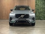 Volvo XC60 T6 AWD Recharge Ultimate Ultra Dark Harman Kardon | Head-Up Display | Adaptieve Cruise Control | Standkachel met Volvo On Call App | Stoelverwarming voor+achter | Stuurwielverwarming | Schuifdak | Full LED Meesturende koplampen | Pilot Assist | BLIS Dode Hoek Detectie | Parkeercamera | Elektrische voorstoelen geheugen | Lederen bekleding | Zitting verlenging voorstoelen | Lederen dashboard | Google Infotainment | Keyless Drive | Parkeersensoren voor+achter | Elektrisch bedienbare achterklep | DAB Radio | Apple Carplay/Android Auto | Draadloos telefoon opladen | Thunder Grey Metallic |