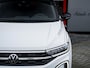 Volkswagen T-Roc 1.5 TSI Sport | FACELIFT | IQ Light Matrix | Camera | Virtual Cockpit | Black Optic | Velours Bekleding | 18'' Lichtmetalen Velgen | Apple Carplay | Android Auto | Navigatie | Adaptieve Cruise Control | Keyless |