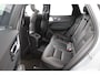 Volvo XC60 T6 Plug-in hybrid AWD Ultra Black Edition | Luchtvering | Bowers&Wilkins | Direct Beschikbaar | 360 Camera | Gelamineerd Glas | 22 Inch | Stoelvenitlatie | Massage