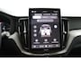Volvo XC60 T6 Plug-in hybrid AWD Ultra Black Edition | Luchtvering | Bowers&Wilkins | Direct Beschikbaar | 360 Camera | Gelamineerd Glas | 22 Inch | Stoelvenitlatie | Massage