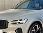 Volvo XC60 T6 Plug-in hybrid AWD Ultra Black Edition | Bowers&Wilkins | Luchtvering | Panoramadak | 360 Camera | Gelamineerd Glas | 22 Inch | Stoelvenitlatie | Massage