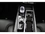 Volvo XC60 T6 Plug-in hybrid AWD Ultra Black Edition | Luchtvering | Bowers&Wilkins | Direct Beschikbaar | 360 Camera | Gelamineerd Glas | 22 Inch | Stoelvenitlatie | Massage