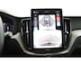 Volvo XC60 T6 Plug-in hybrid AWD Ultra Black Edition | Luchtvering | Bowers&Wilkins | Direct Beschikbaar | 360 Camera | Gelamineerd Glas | 22 Inch | Stoelvenitlatie | Massage
