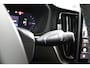 Volvo XC60 T6 Plug-in hybrid AWD Ultra Black Edition | Luchtvering | Bowers&Wilkins | Direct Beschikbaar | 360 Camera | Gelamineerd Glas | 22 Inch | Stoelvenitlatie | Massage