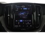 Volvo XC60 2.0 T6 Plug-in hybrid AWD Plus Dark | Stoel + Stuur verwarming | Trekhaak | BLIS | 360 Camera