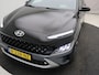 Hyundai Kona 1.6 GDI HEV Premium AUTOMAAT / Lederen kleding / 18" LMV / Navigatie / Stoelen voor met verwarming & Koeling / Parkeersensoren voor & achter / NL auto / Dealer onderhouden /