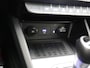 Hyundai Kona 1.6 GDI HEV Premium AUTOMAAT / Lederen kleding / 18" LMV / Navigatie / Stoelen voor met verwarming & Koeling / Parkeersensoren voor & achter / NL auto / Dealer onderhouden /