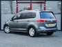 Volkswagen Touran 1.8 TSI Highline | Trekhaak | LED Koplampen | Stoelverwarming | Climate Control | Adaptieve Cruise Control | Camera | Stoelverwarming | Navigatie | Verwarmd Voorruit | Parkeersensoren |