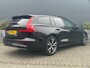 Volvo V60 2.0 B3 Plus Dark | Pilot Assist | Black pakket | Memory | Stuurwiel verwarmd | Camera |