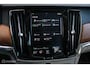 Volvo V90 2.0 D4 Inscription | VOL opties | B&W audio | Massage | Stoelkoeling | Trekhaak | 360 cam | HUD | Mussel blue | NAP NL auto |