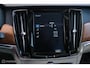 Volvo V90 2.0 D4 Inscription | VOL opties | B&W audio | Massage | Stoelkoeling | Trekhaak | 360 cam | HUD | Mussel blue | NAP NL auto |