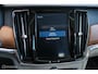 Volvo V90 2.0 D4 Inscription | VOL opties | B&W audio | Massage | Stoelkoeling | Trekhaak | 360 cam | HUD | Mussel blue | NAP NL auto |