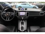 Porsche Macan 2.0 / NL Auto / Dealer onderhouden / Panoramadak / Camera / Luchtvering / Sportdesign+Chrono / 21'' / Adaptieve stoelen / CarPlay / Bose / DAB / Stoelverwarming / ACC