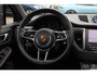 Porsche Macan 2.0 / NL Auto / Dealer onderhouden / Panoramadak / Camera / Luchtvering / Sportdesign+Chrono / 21'' / Adaptieve stoelen / CarPlay / Bose / DAB / Stoelverwarming / ACC