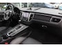 Porsche Macan 2.0 / NL Auto / Dealer onderhouden / Panoramadak / Camera / Luchtvering / Sportdesign+Chrono / 21'' / Adaptieve stoelen / CarPlay / Bose / DAB / Stoelverwarming / ACC