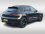 Porsche Macan 2.0 / NL Auto / Dealer onderhouden / Panoramadak / Camera / Luchtvering / Sportdesign+Chrono / 21'' / Adaptieve stoelen / CarPlay / Bose / DAB / Stoelverwarming / ACC