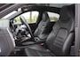 Porsche Cayenne Coupé 3.0 E-Hybrid / Panoramadak / 360Camera / Head-up / Achterasbesturing / Luchtvering / 22'' / Matrix LED / Softclose / Keyless / Bose / Sportdesign+Chrono / Dodehoek / Luxe Leder / ACC