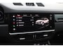 Porsche Cayenne Coupé 3.0 E-Hybrid / Panoramadak / 360Camera / Head-up / Achterasbesturing / Luchtvering / 22'' / Matrix LED / Softclose / Keyless / Bose / Sportdesign+Chrono / Dodehoek / Luxe Leder / ACC