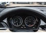 BMW X1 sDrive18i Centennial High Exe. 107.983 km! / Panoramadak / Head-up / Leder / 18'' / Keyless / Navigatie / Sportstoelen / Stoelverwarming / Cruise Control