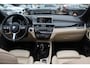 BMW X1 sDrive18i Centennial High Exe. 107.983 km! / Panoramadak / Head-up / Leder / 18'' / Keyless / Navigatie / Sportstoelen / Stoelverwarming / Cruise Control