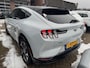 Ford Mustang Mach-E AWD 75 kWh / SOH 93,4% / Panoramadak / Camera / Leder / 19'' / B&O / Keyless / DAB / Dodehoek / ACC / Navigatie / Sfeerverlichting / Stoelverwarming