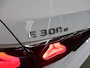 Mercedes-Benz E-klasse 300 e AMG Line | AMG | Panoramadak | Winter pakket | Night pakket | 20 inch lichtmetalen velgen |