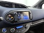 Toyota Yaris 1.5 Hybrid Bi-Tone | Navigatie | Achteruitrijcamera | Bestuurdersstoel In Hoogte Verstelbaar | Buitenspiegels Elektrisch Verwarmd |