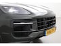 Porsche Cayenne 3.0 E-Hybrid | PTS Dark Olive | 22 Inch | Sport Chrono | Luchtvering | ACC | Panoramadak