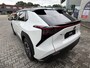 Toyota BZ4X DYNAMIC 71 KWH BI-TONE NIEUW & DIRECT LEVERBAAR!!! PANO-DAK PARK-SENSOREN BLIND-SPOT 360° CAMERA WARMTEPOMP