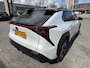 Toyota BZ4X DYNAMIC 71KWH BI-TONE VOORRAAD VOORDEEL!! PANO-DAK STOEL/STUURVERW BLIND-SPOT 360° CAMERA EL-ACHTERKLEP WARMTEPOMP