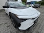 Toyota BZ4X DYNAMIC 71 KWH BI-TONE NIEUW & DIRECT LEVERBAAR!!! PANO-DAK PARK-SENSOREN BLIND-SPOT 360° CAMERA WARMTEPOMP