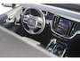 Volvo V60 T8 Plug-in hybrid AWD Ultra Dark | Adaptieve Cruise Control met Pilot Assist | Premium audio by Harman Kardon | 360 graden camera | Elektrisch bedienbaar schuif-/kantel panoramadak | Stoelverwarming | Elektrische voorstoelen met geheugen | Stuurwielverwarming | Semi-elektrische trekhaak |