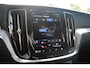 Volvo V60 T8 Plug-in hybrid AWD Ultra Dark | Adaptieve Cruise Control met Pilot Assist | Premium audio by Harman Kardon | 360 graden camera | Elektrisch bedienbaar schuif-/kantel panoramadak | Stoelverwarming | Elektrische voorstoelen met geheugen | Stuurwielverwarming | Semi-elektrische trekhaak |