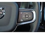 Volvo EC40 Single Motor Extended Range Plus Black Edition - Panoramadak - IntelliSafe Assist & Surround - Parkeercamera achter - Verwarmde voorstoelen & stuur - Parkeersensoren voor & achter - Getint glas - Draadloze tel. lader - Warmtepomp - 20' LMV