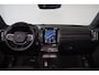 Volvo EC40 Single Motor Extended Range Plus Black Edition - Panoramadak - IntelliSafe Assist & Surround - Parkeercamera achter - Verwarmde voorstoelen & stuur - Parkeersensoren voor & achter - Getint glas - Draadloze tel. lader - Warmtepomp - 20' LMV
