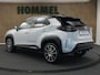 Toyota Yaris Cross 1.5 Hybrid 130 GR Sport - ELEKTRISCH BEDIENDE ACHTERKLEP - PARKEERSENSOREN VOOR + ACHTER - STOELVERWARMING VOORSTOELEN - STUURWIELVERWARMING - DODEHOEKDETECTIE - KEYLESS ENTRY/START - APPLE CARPLAY/ANDROID AUTO - CAMERA