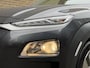 Hyundai Kona Electric EV Comfort 64 kWh | 100% SOH | 3-fase | 37.000km NAP! | Navigatie | Afneembare trekhaak | Adaptieve cruise | Lane assist | Camera | Apple CarPlay | Keyless | LED | DAB | Recent onderhouden!