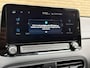 Hyundai Kona Electric EV Comfort 64 kWh | 100% SOH | 3-fase | 37.000km NAP! | Navigatie | Afneembare trekhaak | Adaptieve cruise | Lane assist | Camera | Apple CarPlay | Keyless | LED | DAB | Recent onderhouden!