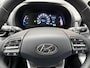 Hyundai Kona Electric EV Comfort 64 kWh | 100% SOH | 3-fase | 37.000km NAP! | Navigatie | Afneembare trekhaak | Adaptieve cruise | Lane assist | Camera | Apple CarPlay | Keyless | LED | DAB | Recent onderhouden!