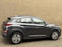 Hyundai Kona Electric EV Comfort 64 kWh | 100% SOH | 3-fase | 37.000km NAP! | Navigatie | Afneembare trekhaak | Adaptieve cruise | Lane assist | Camera | Apple CarPlay | Keyless | LED | DAB | Recent onderhouden!