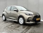 Toyota Yaris 1.5 Hybrid Active / Fabrieksgarantie t/m 08-2026 / Navigatie / Apple Carplay/Android Auto / Achteruitrijcamera / Cruise Control Adaptief / All-Season Banden /