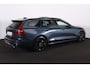 Volvo V60 T6 Recharge AWD Plus Dark Black Edition - Panorama/schuifdak - IntelliSafe Assist & Surround - Parkeercamera achter - Verwarmde voorstoelen, stuur & achterbank - Parkeersensoren voor & achter - Elektr. bedienb. voorstoelen met geheugen - Elektr. inklapbare trekhaak - 19' LMV