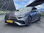 Mercedes-Benz A-klasse 180 Star Edition AMG Line | Nieuwprijs € 52.195,- | Night | Panoramadak | Sfeerverlichting | Stoelverwarming | Parkeercamera |