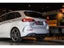 Mercedes-Benz B-klasse 180 Business Solution AMG Sportstoelen Leder, Camera, MBUX, Night/ Spiegel/ Ambiente/ Design/ Seat Comfort pakket, Agility Control, Digitaal Dashboard, DAB, Lmv 18''