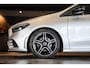 Mercedes-Benz B-klasse 180 Business Solution AMG Sportstoelen Leder, Camera, MBUX, Night/ Spiegel/ Ambiente/ Design/ Seat Comfort pakket, Agility Control, Digitaal Dashboard, DAB, Lmv 18''
