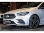 Mercedes-Benz B-klasse 180 Business Solution AMG Sportstoelen Leder, Camera, MBUX, Night/ Spiegel/ Ambiente/ Design/ Seat Comfort pakket, Agility Control, Digitaal Dashboard, DAB, Lmv 18''