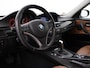 BMW 3-Serie 318D SEDAN AUT. + SCHUIFDAK | LEDER | XENON | NAVIGATIE | STOELVERWARMING